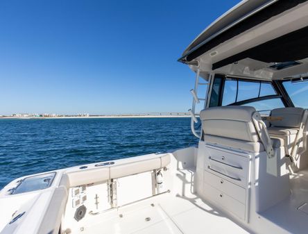 Boston Whaler 325 Conquest image