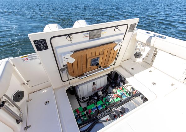 Boston Whaler 325 Conquest image