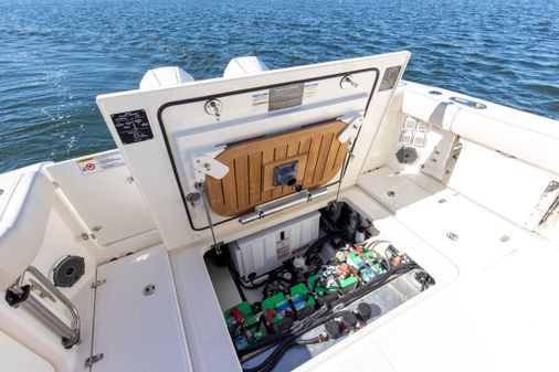 Boston Whaler 325 Conquest image