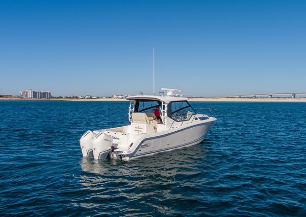 Boston Whaler 325 Conquest image