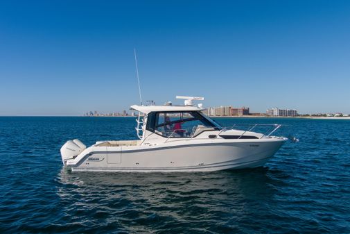 Boston Whaler 325 Conquest image