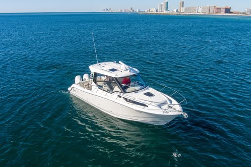 Boston Whaler 325 Conquest image