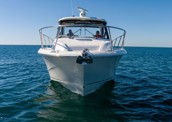 Boston Whaler 325 Conquest image