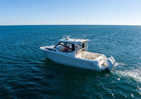 Boston Whaler 325 Conquest image