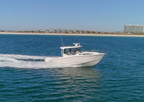 Boston Whaler 325 Conquest image