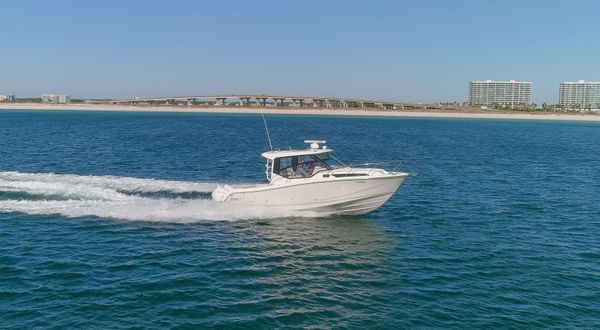 Boston Whaler 325 Conquest image