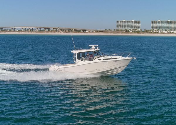 Boston Whaler 325 Conquest image