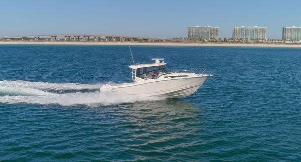 Boston Whaler 325 Conquest image