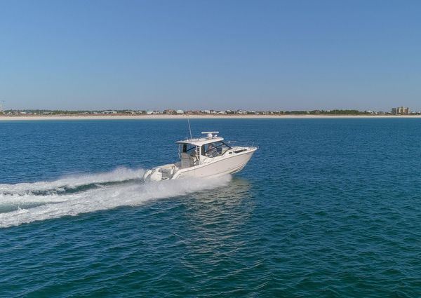 Boston Whaler 325 Conquest image