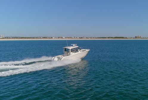 Boston Whaler 325 Conquest image