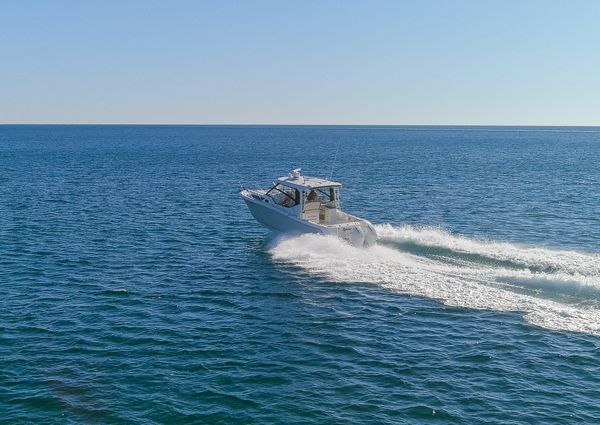 Boston Whaler 325 Conquest image