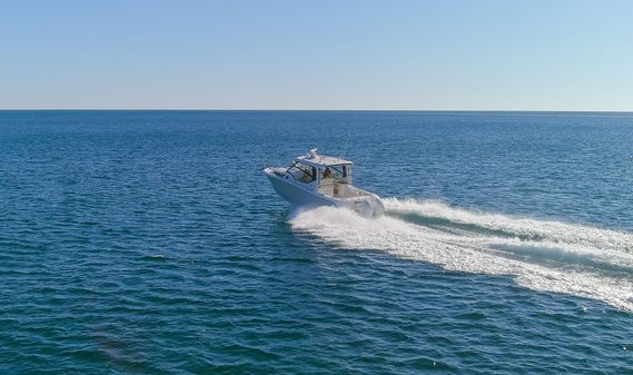 Boston Whaler 325 Conquest image