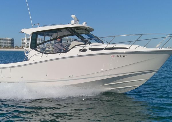 Boston Whaler 325 Conquest image