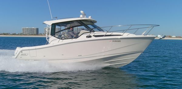 Boston Whaler 325 Conquest image