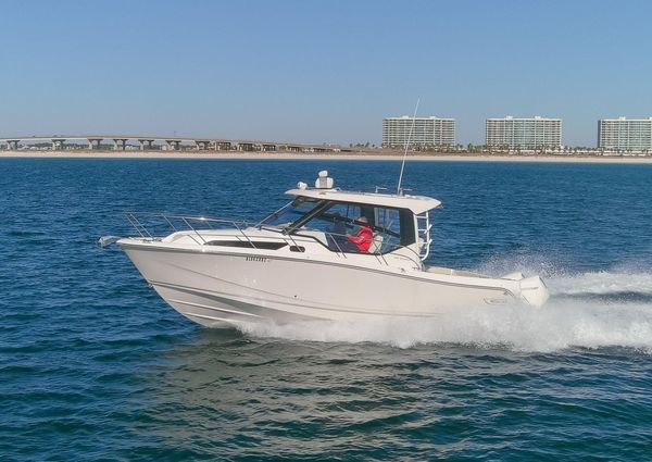 Boston Whaler 325 Conquest image