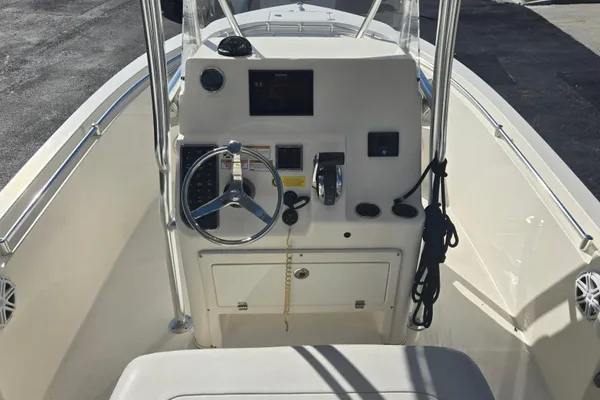 Cobia 237-CENTER-CONSOLE image