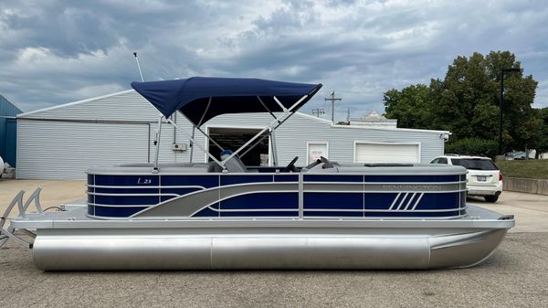 Bennington 23 LSR