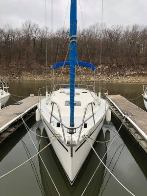 Hunter 28 - main image