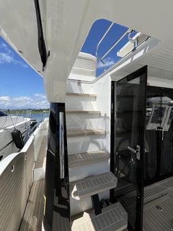 Galeon 400 Fly image