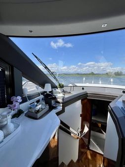 Galeon 400 Fly image