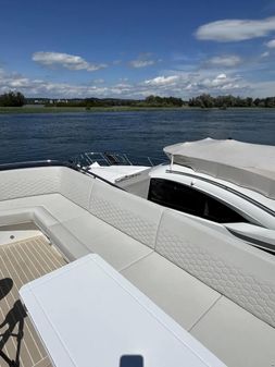 Galeon 400 Fly image