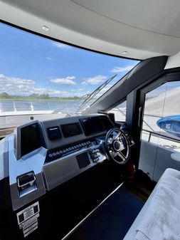 Galeon 400 Fly image