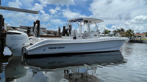 Twin Vee 310 GF