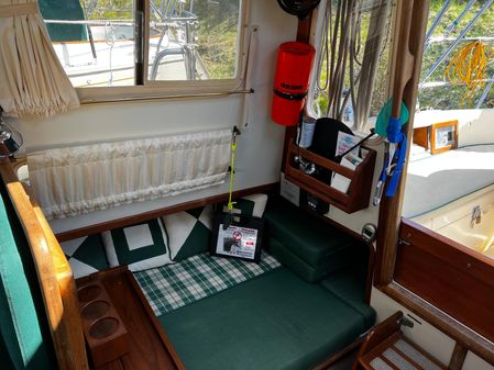 Pacific-seacraft PILOTHOUSE-32 image