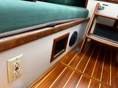 Pacific-seacraft PILOTHOUSE-32 image