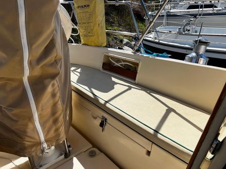 Pacific-seacraft PILOTHOUSE-32 image