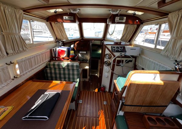 Pacific-seacraft PILOTHOUSE-32 image