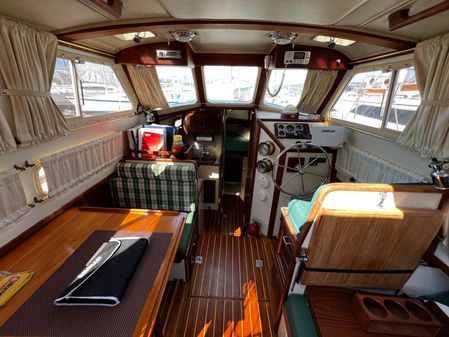 Pacific-seacraft PILOTHOUSE-32 image