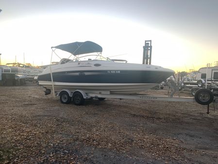 Sea Ray 240 Sundeck image