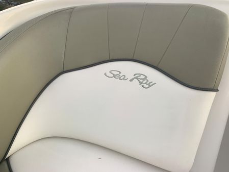 Sea Ray 240 Sundeck image