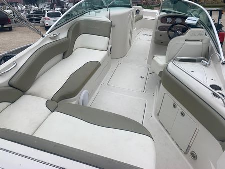 Sea Ray 240 Sundeck image