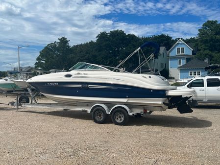 Sea Ray 240 Sundeck image
