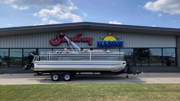 Sun Tracker Fishin' Barge 22 DLX 