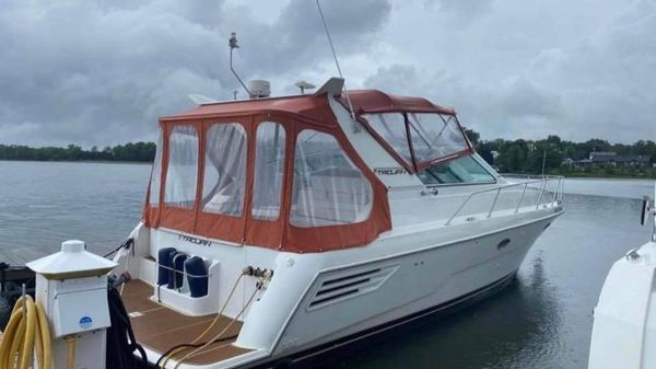 Trojan 400 Express Yacht