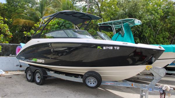 Yamaha Boats AR250
