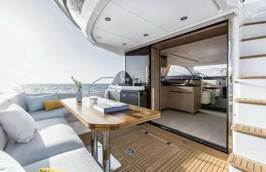 Azimut 53 Fly image