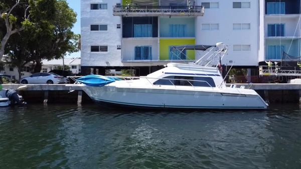 Mainship 40 Sedan Flybridge