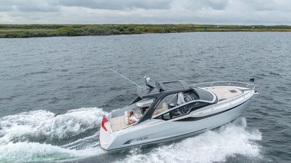 Fairline F//Line 33