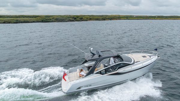 Fairline F//Line 33 