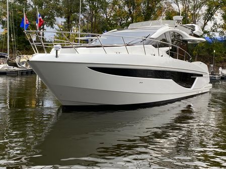 Galeon 470 Sky image