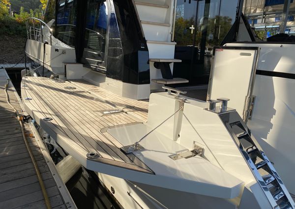 Galeon 470 Sky image