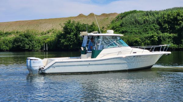 Pursuit 3070 Offshore Center Console 