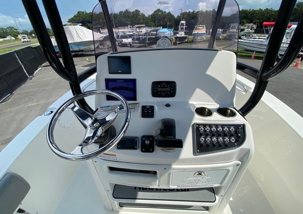 Nauticstar 2102-LEGACY image