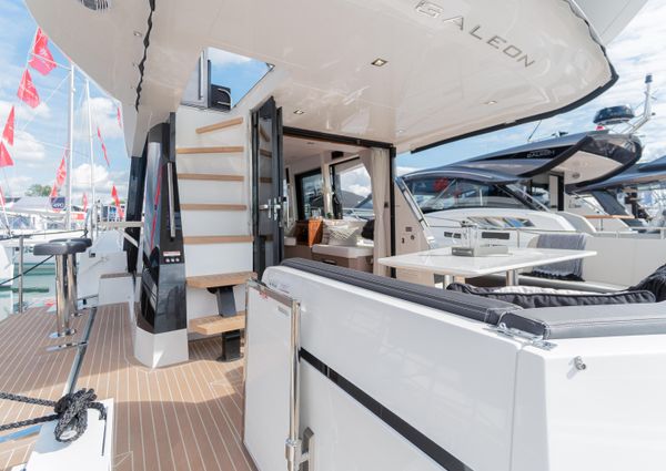 Galeon 460 Fly image