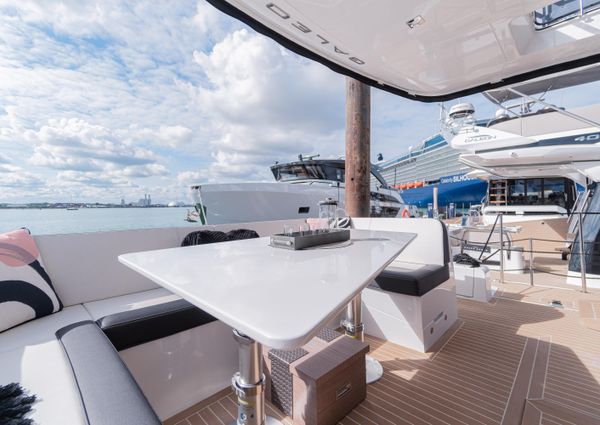 Galeon 460 Fly image