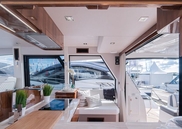 Galeon 460 Fly image